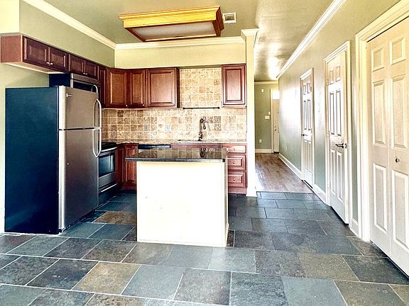 5th image of 151 Aspen Sq APT 10