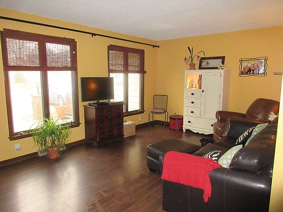 2nd image of 722 Glenwood Dr