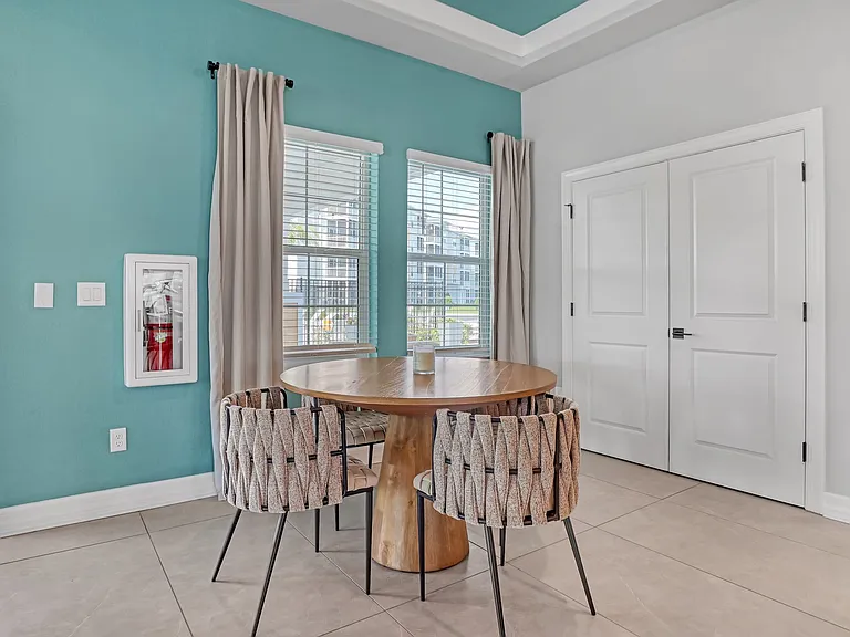Palm Breeze Apartments — Photo 37