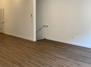 124 Market St #402, Philadelphia, PA 19106