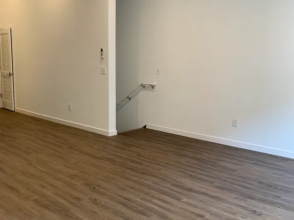 124 Market St #402, Philadelphia, PA 19106