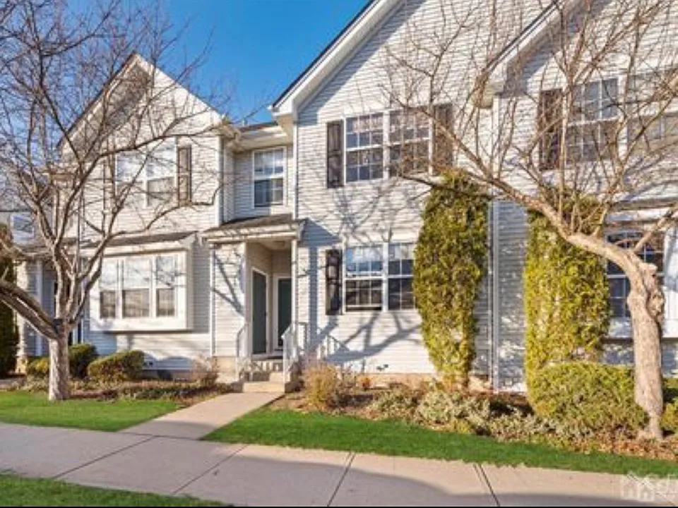 1211 Blossom Cir