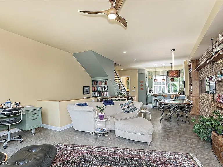 2 bed, 1830 sqft, $2,500 — Photo 2