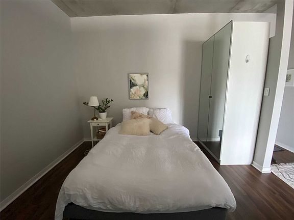 4th image of 833 King St W #511