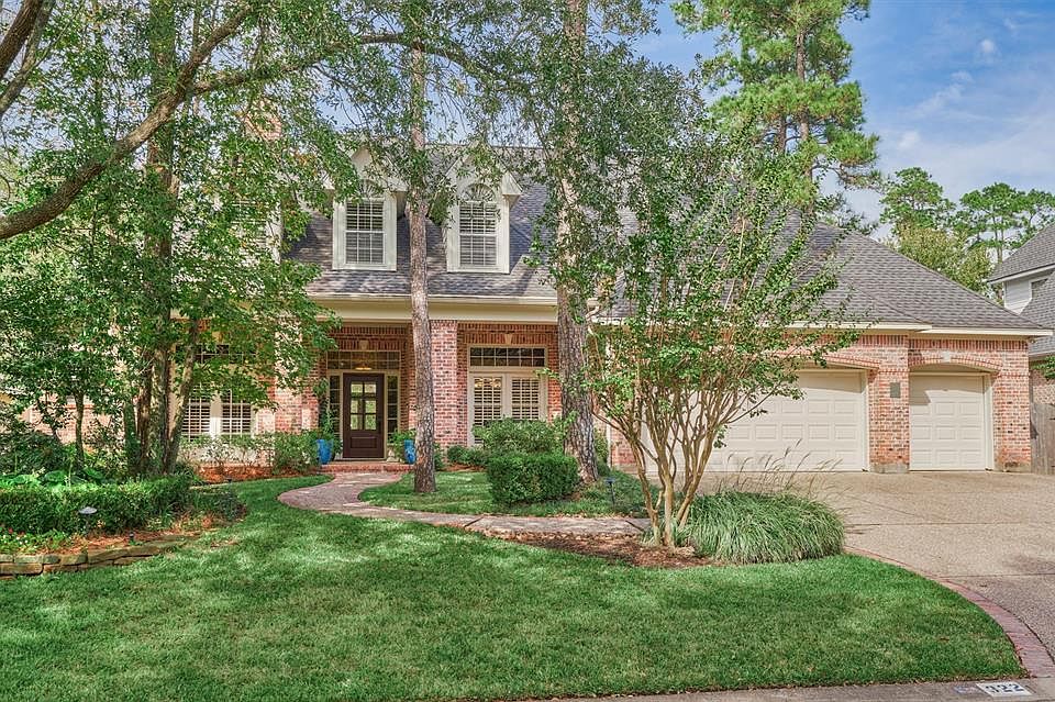 Welcome home to this exceptional home built by Jay Wendell in Cochran's crossing, The Woodlands! This wonderful homes boasts 3800 sq/ft, a gorgeous pool/spa and 3 car wide garage!
