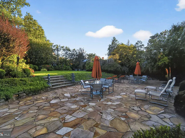 2310 Kalorama Rd NW — Photo 37
