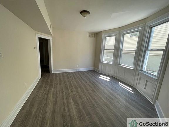 2nd image of 134 Seymour Ave Floor 1