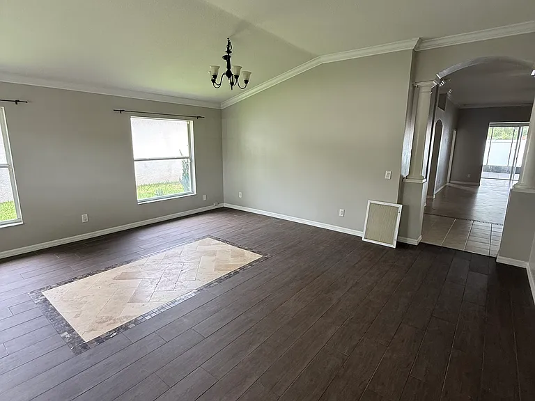 1121 Lumsden Pointe Blvd — Photo 5