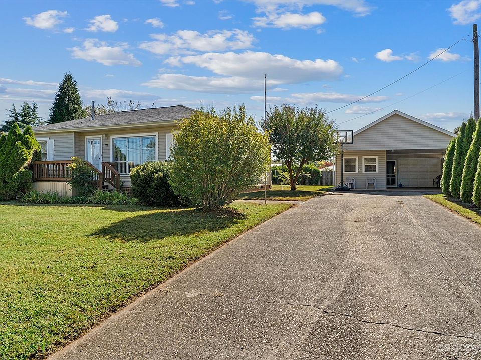 1st image of 111 Air Park Dr