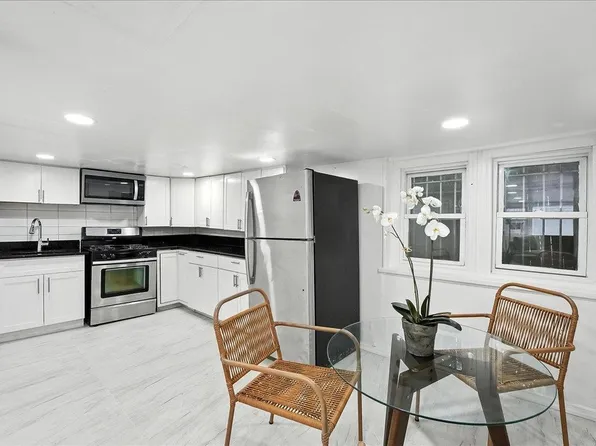 283 Griffith Street image 4 of 29