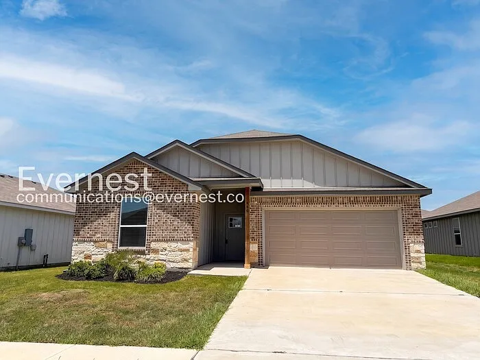 866 Freedom Cir — Photo 2