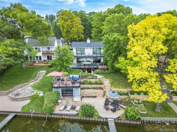 7107 Locklin, West Bloomfield, MI 48324