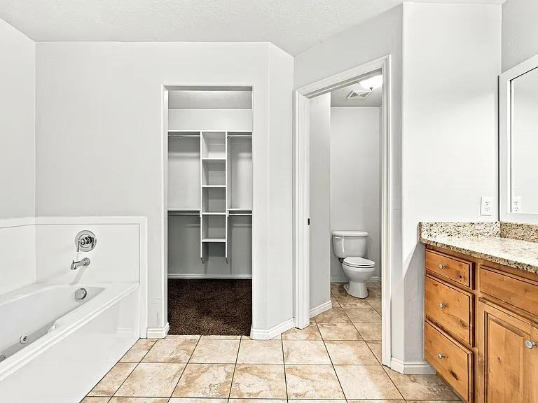 152 S 930th St E — Photo 18