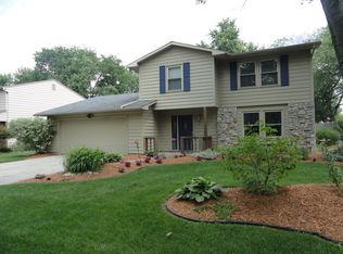 3923 Aboite Lake Dr, Fort Wayne, IN 46804