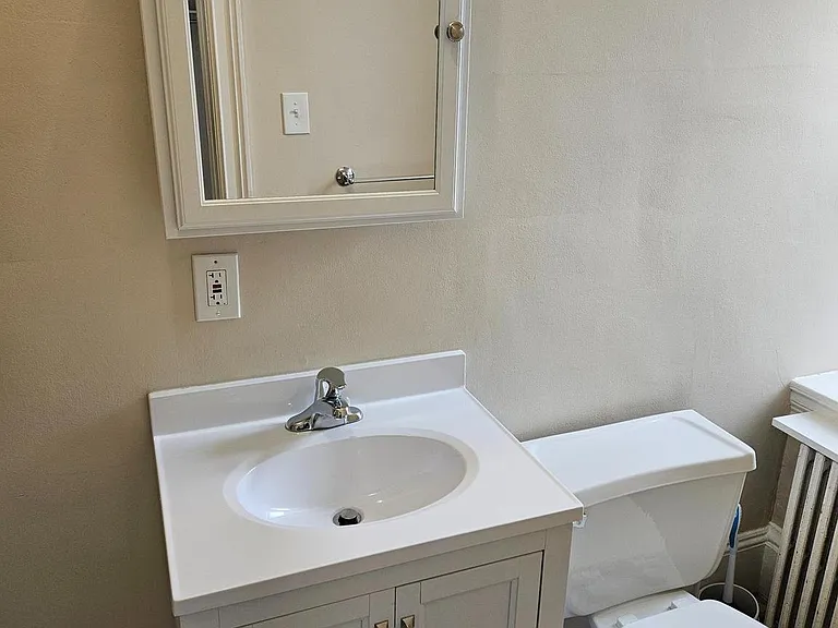 211 S Henderson Rd #3 — Photo 9