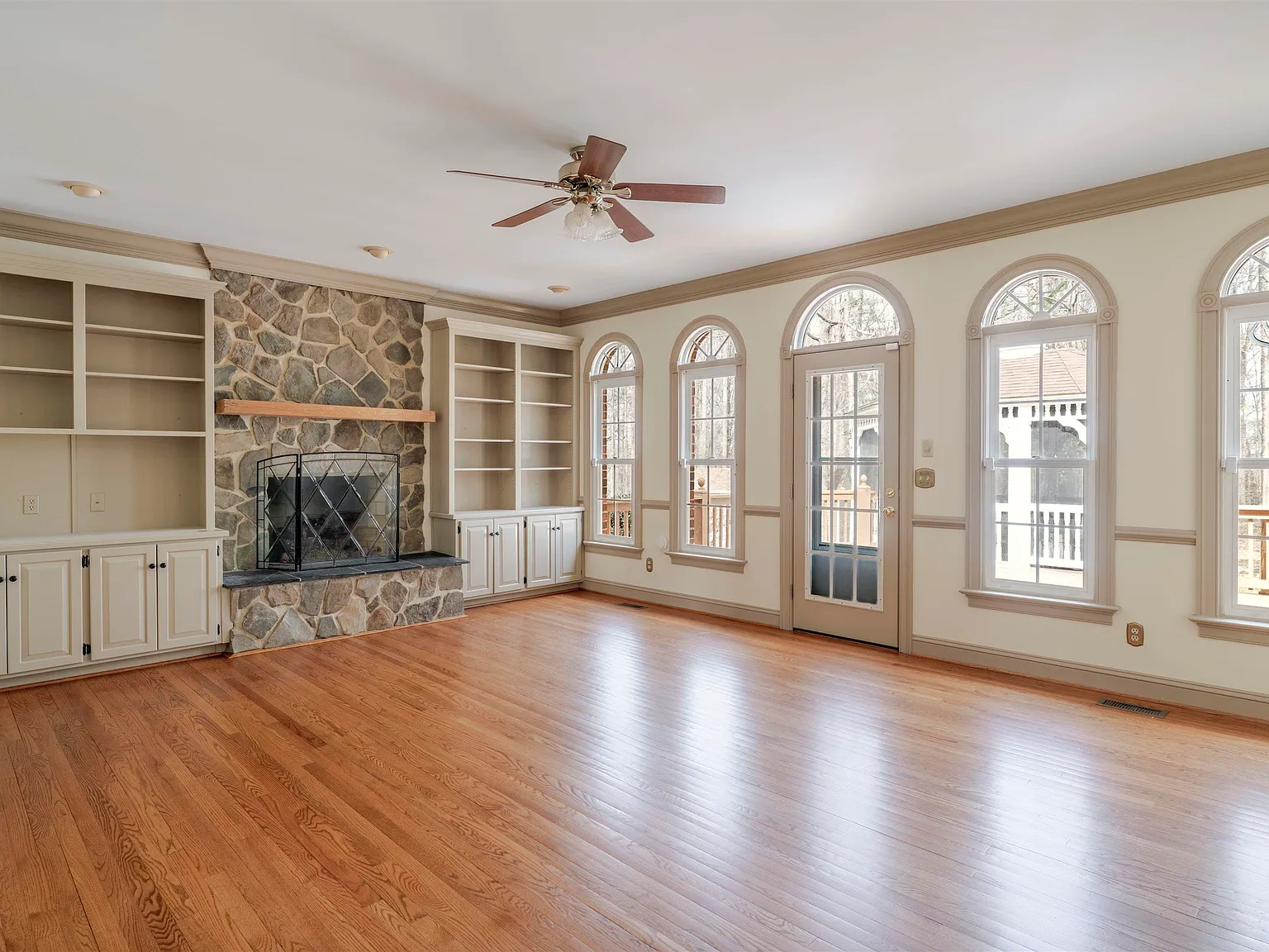 4 bed, 3.5 bath, 3158 sqft, $4,900 — Photo 4