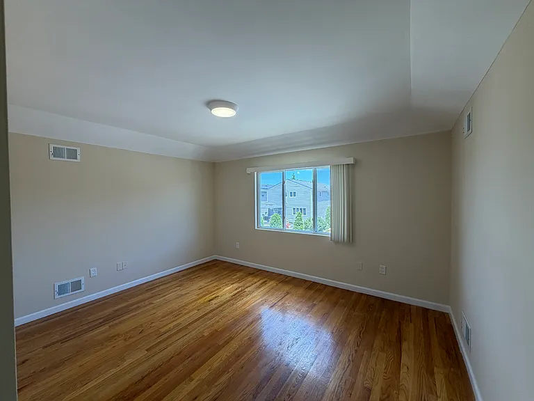 341 Hunter Ave — Photo 13