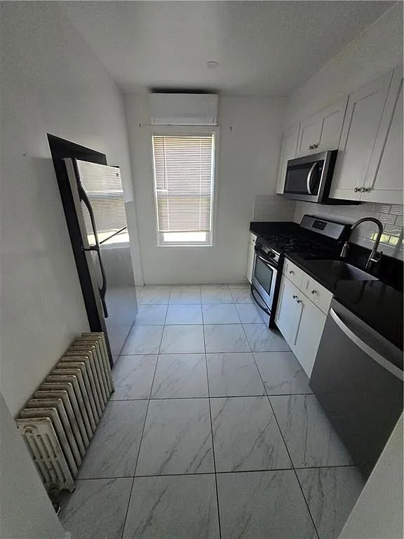 2 bed, 1.0 bath, 800 sqft, $1,999 — Photo 2