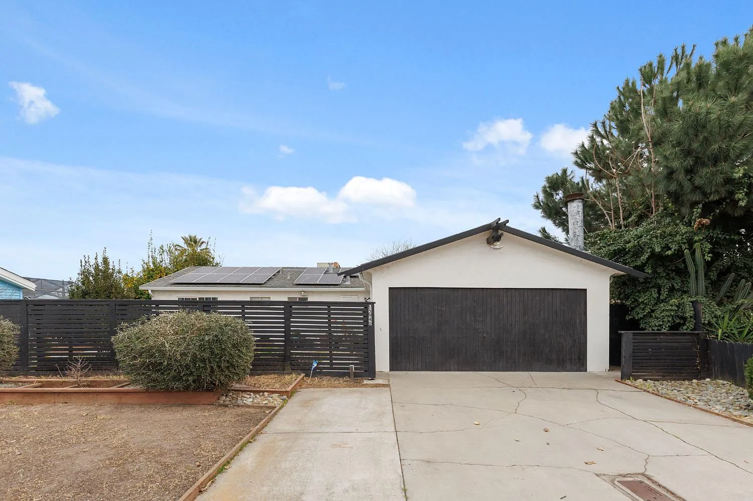 15940 Warfield Rd photo 1