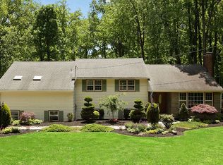 1 Guernsey Ln, Colonia, NJ 07067