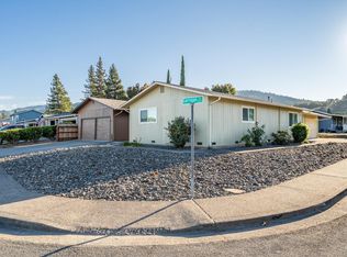 1380 Carrigan Ln, Ukiah, CA 95482