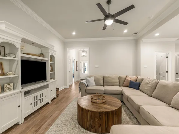 124 Apollo Ave E, Freeport, FL 32439