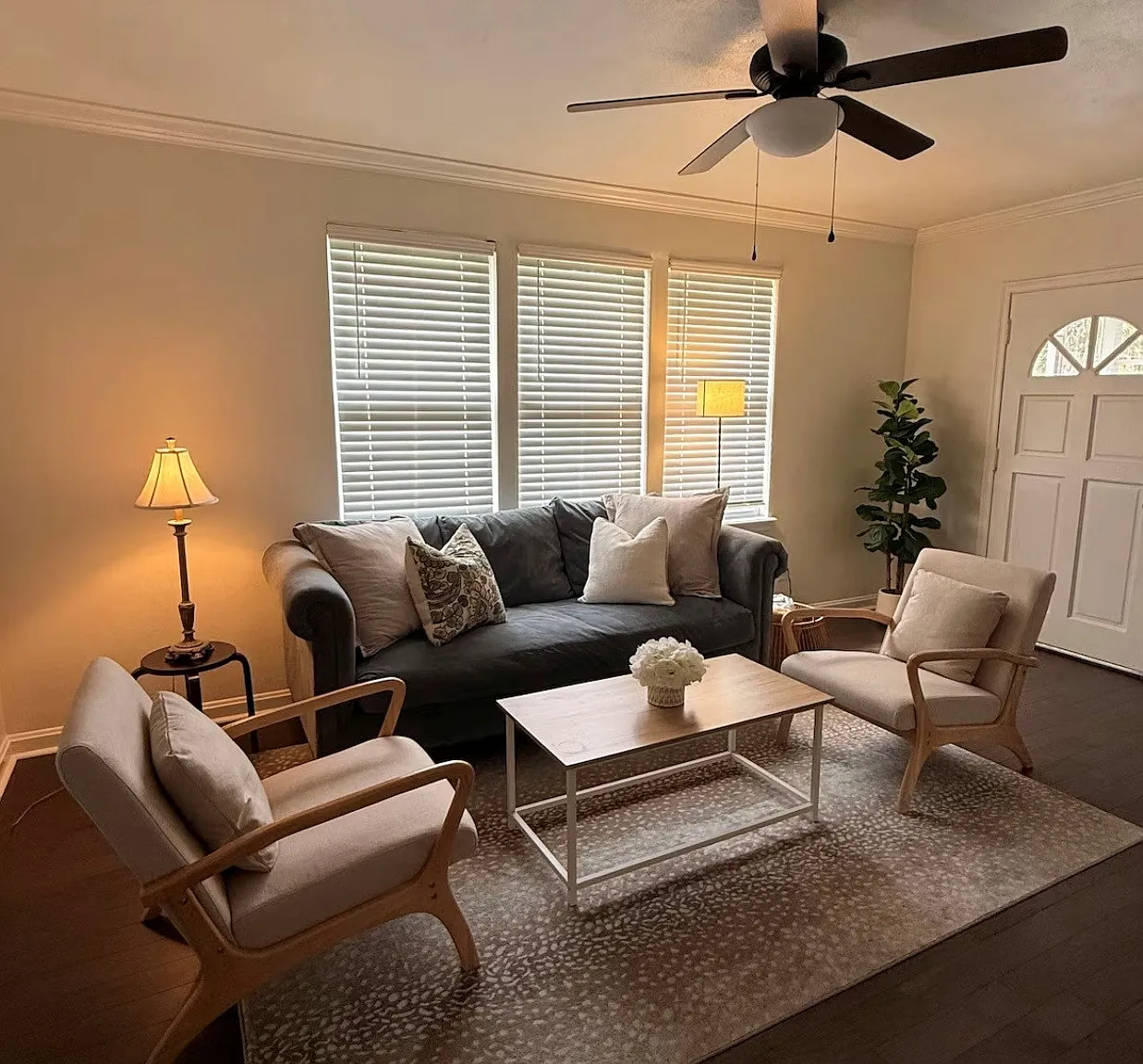 3 bed, 1008 sqft, $2,100 — Photo 2