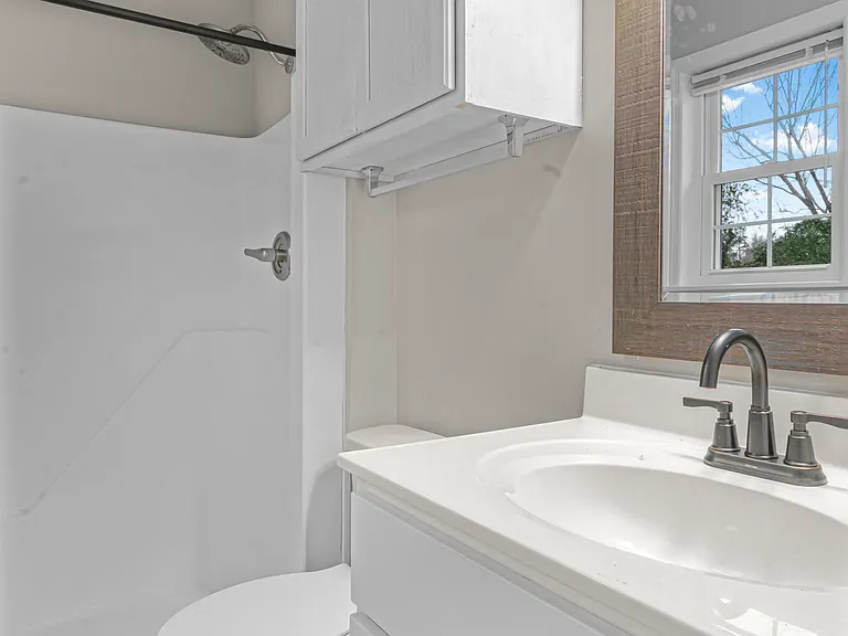 236 White Oak Blvd — Photo 13