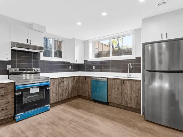 296 Duncairn Ave #B, Ottawa, ON K1Z 7G9