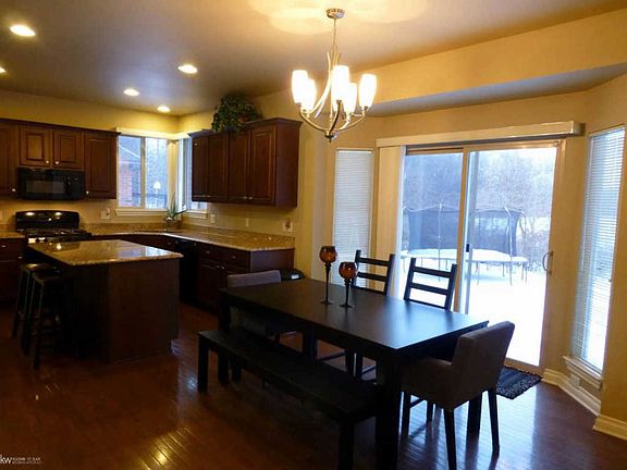 3rd image of 32794 Kathleen Dr