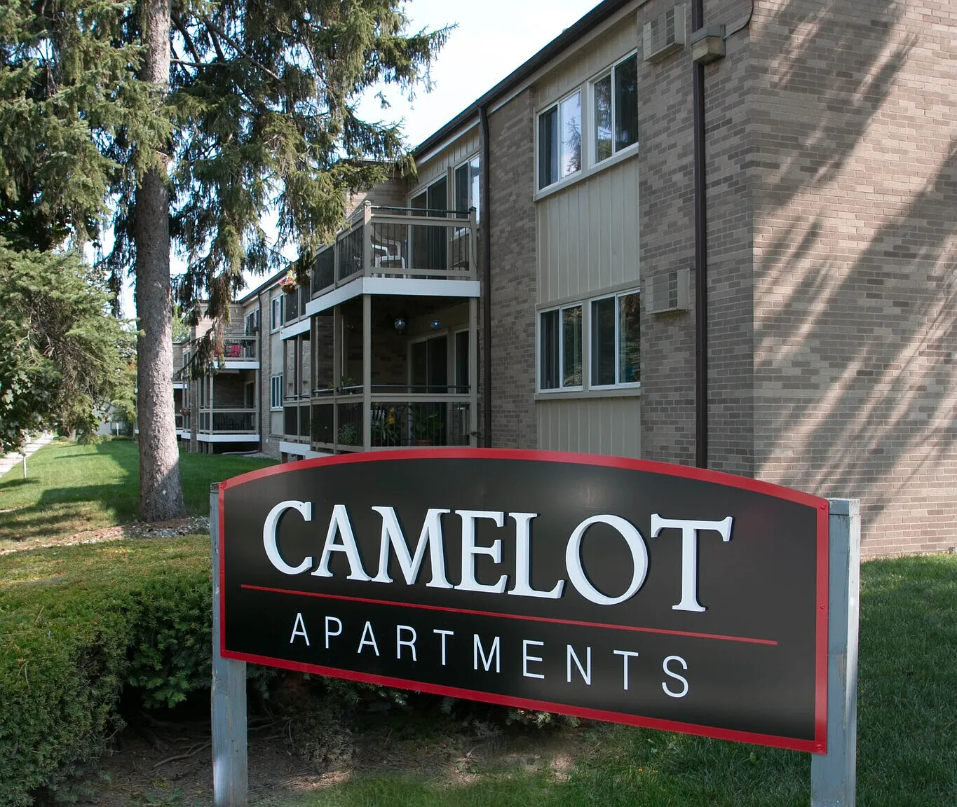Camelot Apartments — Photo 1