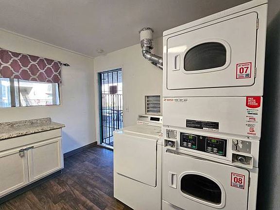 2nd image of 660 S Mollison Ave S APT 4