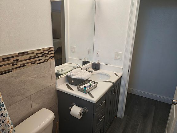 5th image of 376 SW Tulip Blvd