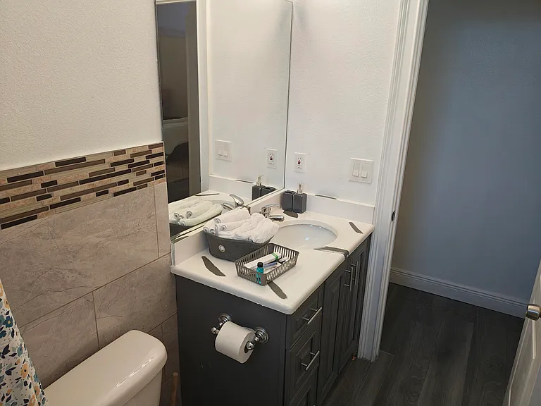 376 SW Tulip Blvd — Photo 5