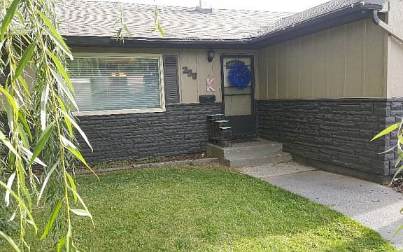 2nd image of 250 E Shelley St