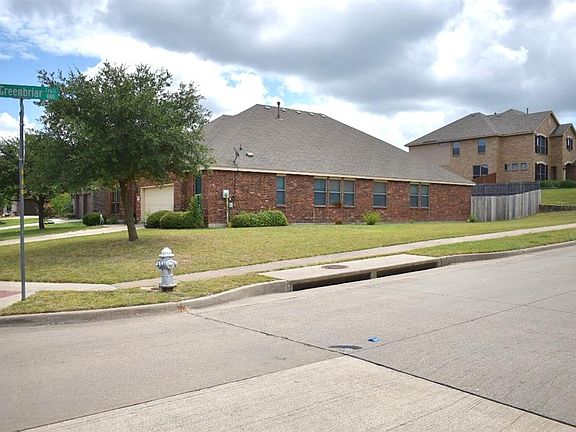 3rd image of 1002 Wooded Creek Dr