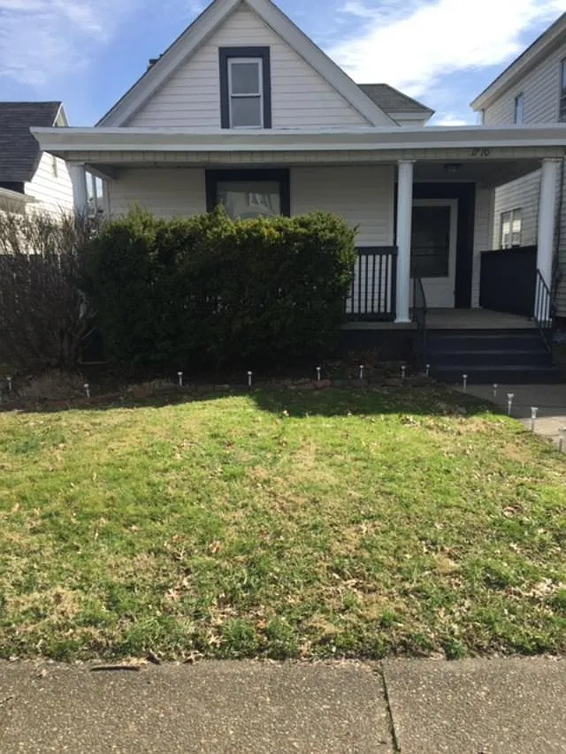 1710 Grandview Ave photo 1