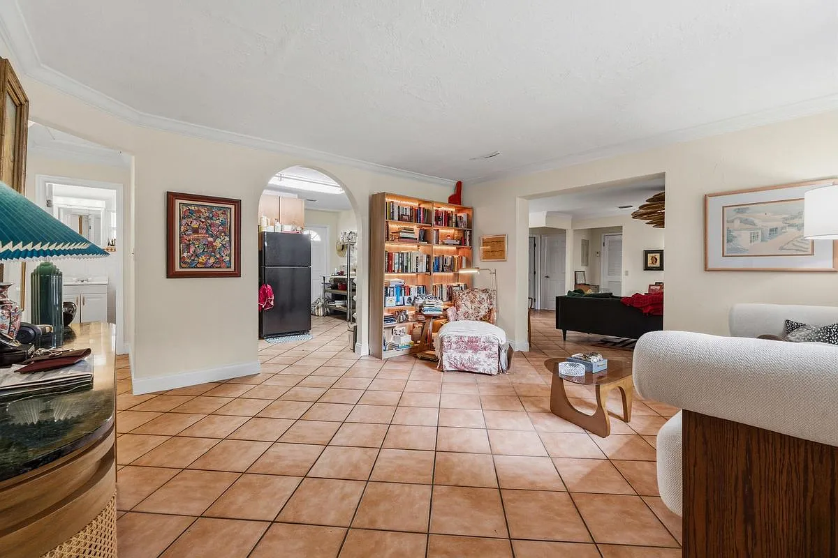4 bed, 2.0 bath, 1686 sqft, $3,400 — Photo 1