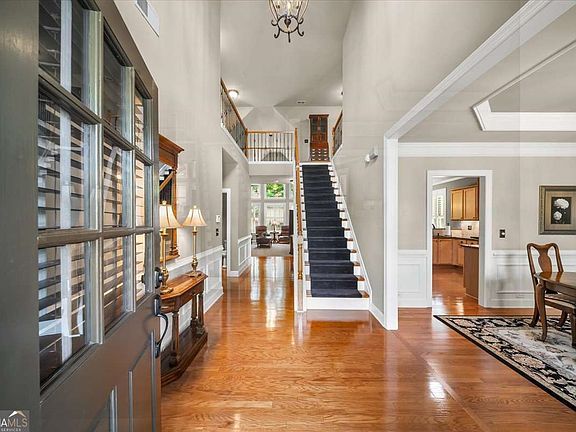 5th image of 3245 The Commons Dr