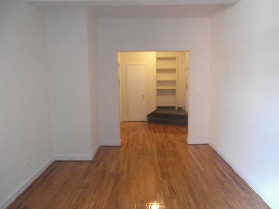 2nd image of 140-50 Burden Cres APT 4L