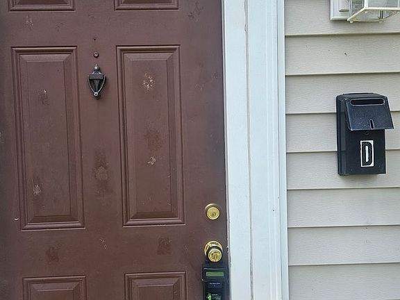 2nd image of 11-13 Hedge Ln #13-D