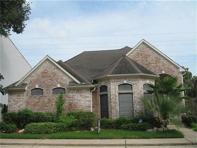 1st image of 2520 Country Club Dr