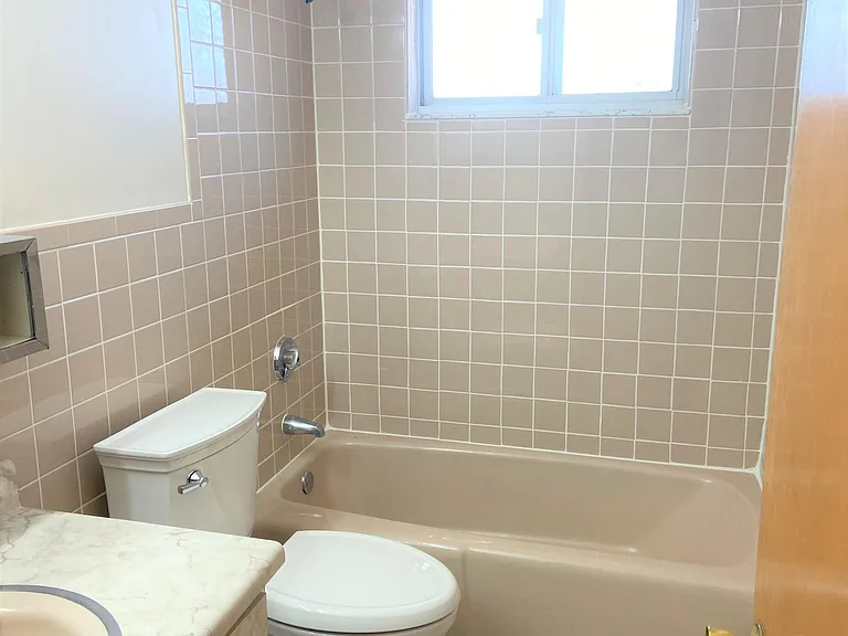 33 South St #8 — Photo 8