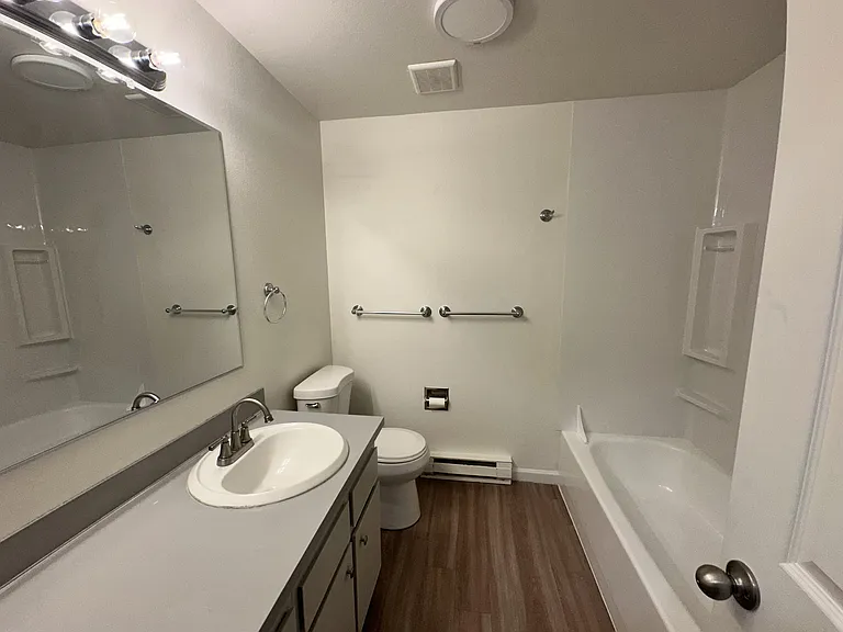 3414 S Grand Blvd #106 — Photo 8