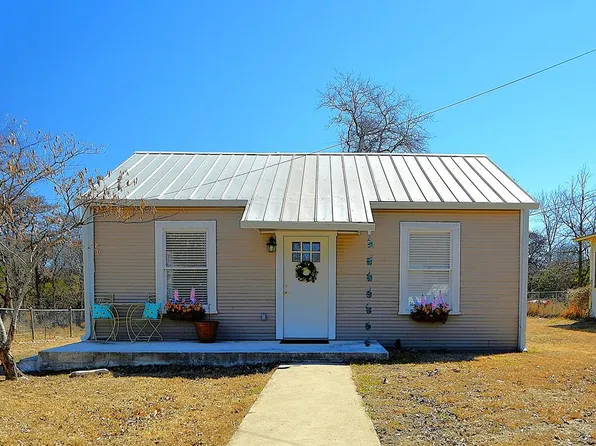 309 Lowry St, Kerrville, TX 78028