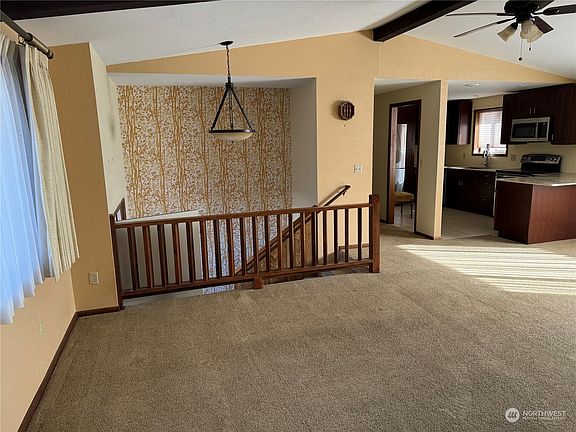 2nd image of 406 E Creamery