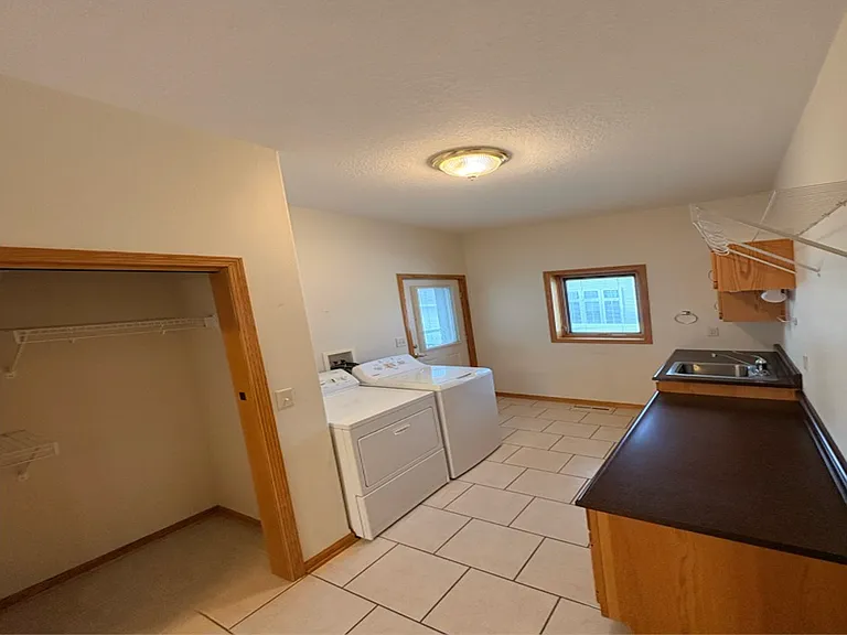 924 Elmridge Dr — Photo 7