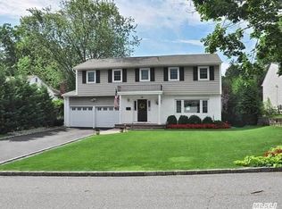 32 Knott Dr, Glen Cove, NY 11542