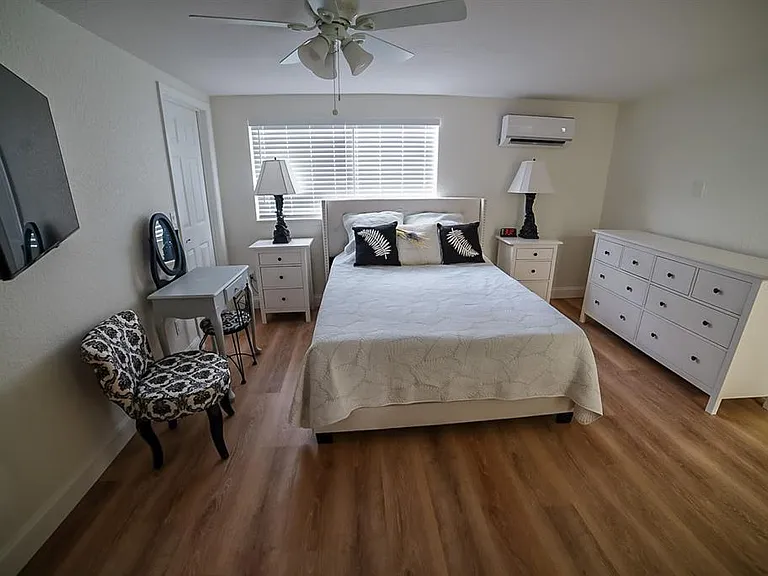 1639 Saint Catherine Dr W — Photo 12