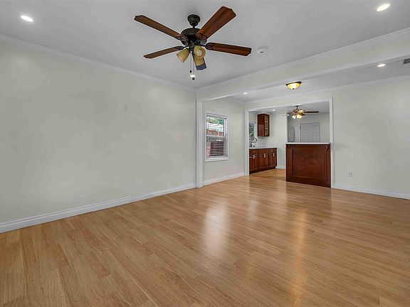 4th image of 1644 W 66th St